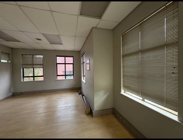 450M² OFFICE FOR SALE IN FOURWAYS